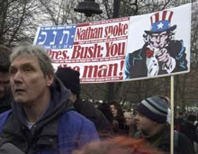 Transparent von der Friedensdemo in Berlin: Nathan spoke to President Bush
